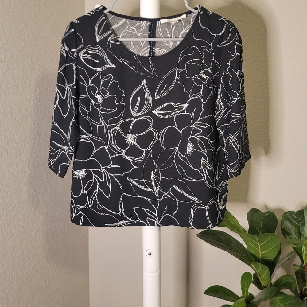 3 for $15, 5 for $20 Floral black and white 3/4th sleeve blouse